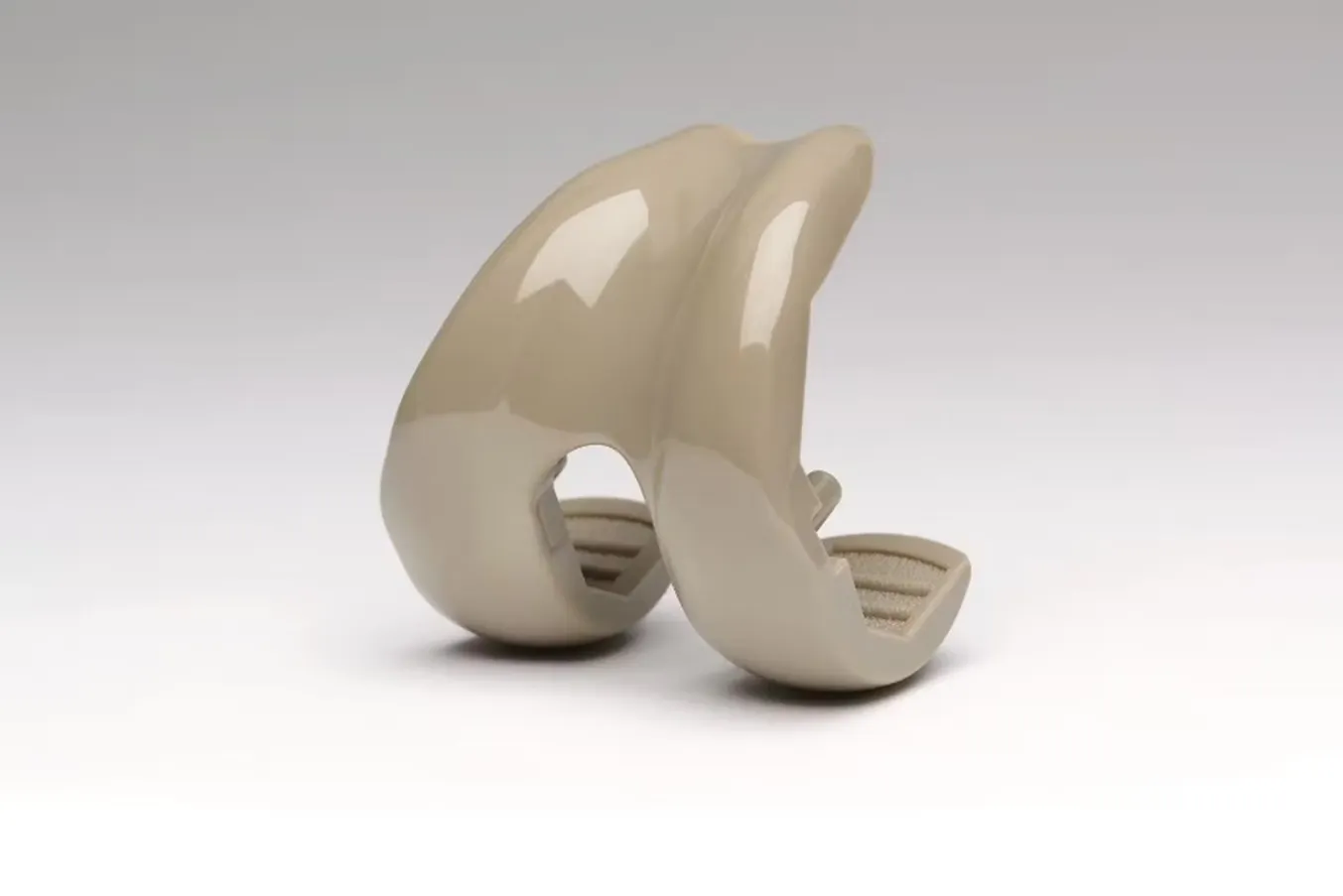 A PEEK-OPTIMA™ femoral knee component for primary total knee arthroplasty (TKA)