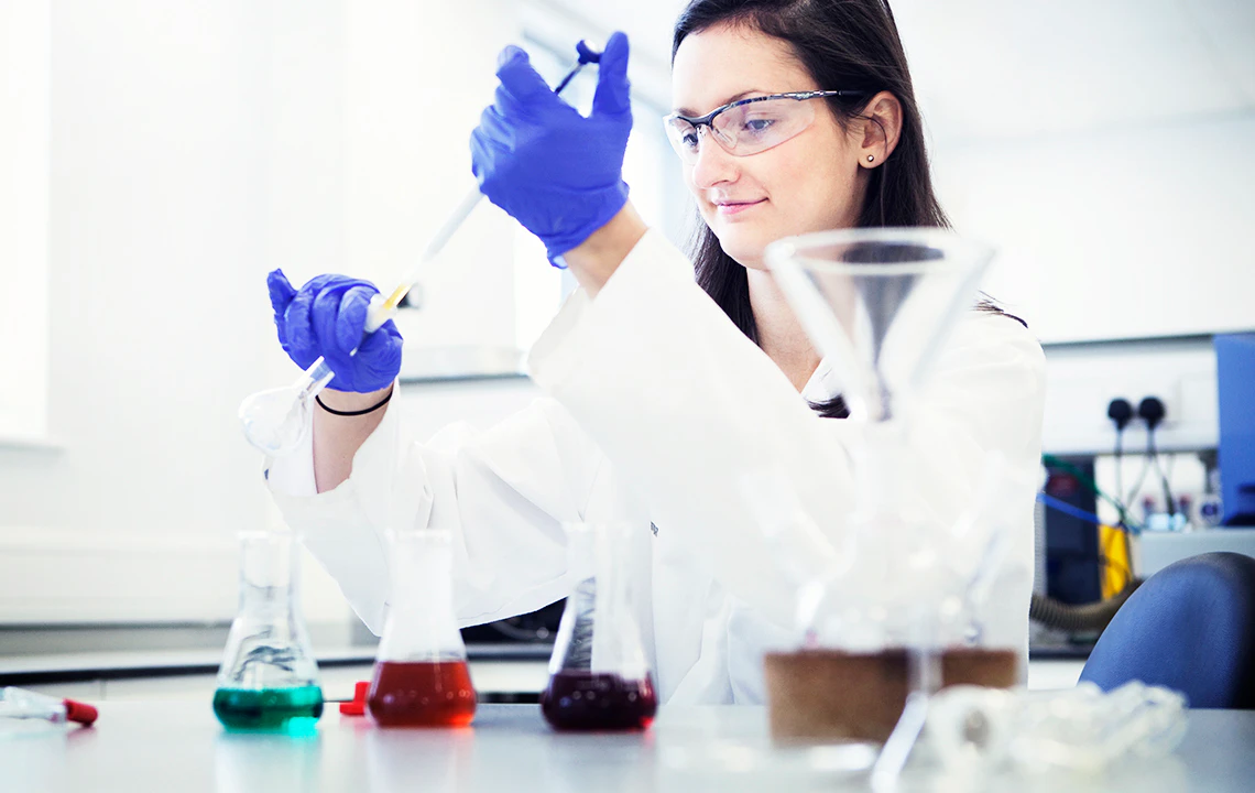 Female scientist carrying out an experiment