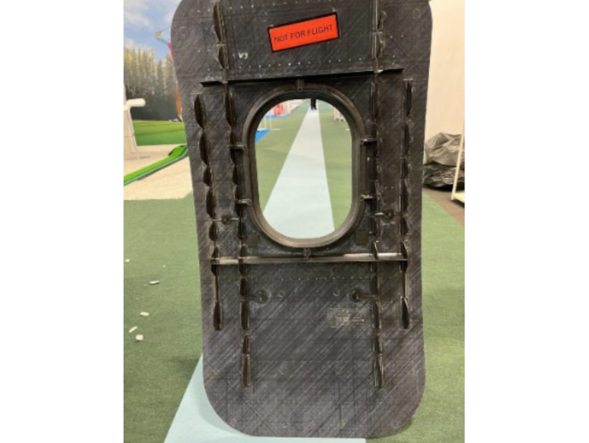 <span style="background-color: #ffffff; letter-spacing: 0.08px; color: #2c2c36;">图1:JEC展示的复合材料门板</span>