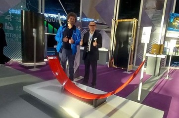 Adrien Marchandise and Gilles Larroque with LMPAEK™ Hydrofoils manufactured by Minilab at the JEC 2025 award exhibition