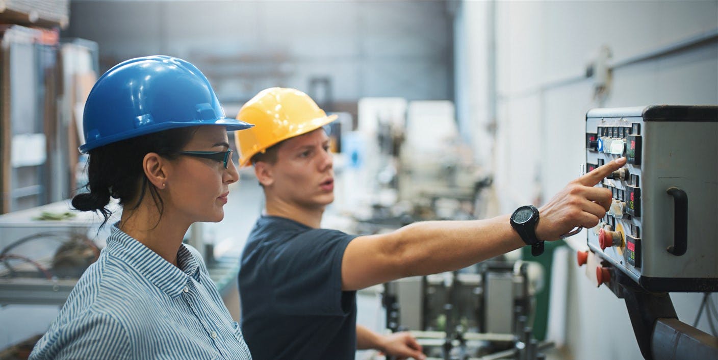 Two victrex employees working together 