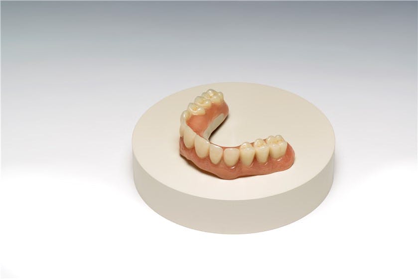 Overdenture on a Juvora™ dental disc © Invibio 